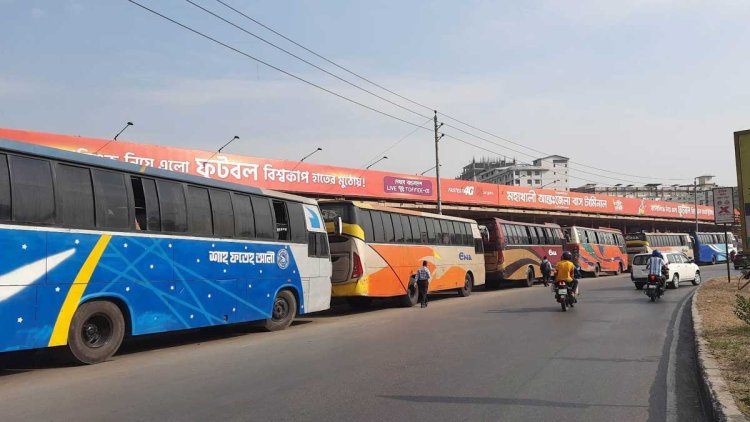 নগরজুড়ে ভোগান্তি: চাপের মুখে বাস বন্ধ রেখেছে মালিক-চালকরা