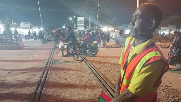 ‘চাকরিটা চলে গেলে পাগল হয়ে যাব’