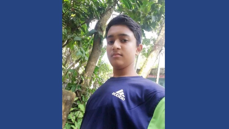 কাঁধে ব্যাগ নিয়ে বাসা থেকে বের হয় দ্বীপ, খুঁজছে পরিবার