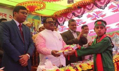 শিক্ষার্থীদের স্মার্ট হওয়ার আহ্বান খাদ্যমন্ত্রীর