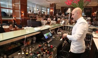 দুবাইতে মদের উপরে কর কমলো ৩০ শতাংশ, লাইসেন্স মিলবে বিনামূল্যে