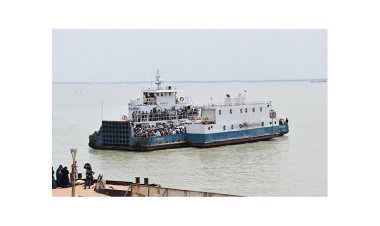 সাড়ে ৫ ঘণ্টা পর দৌলতদিয়া-পাটুরিয়ায় ফেরি চলাচল স্বাভাবিক
