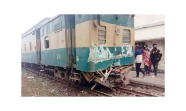 ভৈরবে ট্রেনের বগি লাইনচ্যুত, আহত ১৫