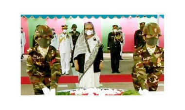 টুঙ্গিপাড়ায় বঙ্গবন্ধুর সমাধিতে প্রধানমন্ত্রীর শ্রদ্ধা