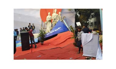 ওবায়দুল কাদেরের বক্তব্যের সময় ভেঙে পড়ল মঞ্চ