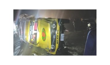 কক্সবাজারের মেরিন ড্রাইভে জিপ উল্টে নারী পর্যটক নিহত