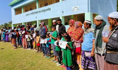 দুদিন ধরে স্কুলছাত্রী নিখোঁজ, সহপাঠীদের মানববন্ধন