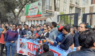 যুক্তরাষ্ট্রে বাংলাদেশি শিক্ষার্থী হত্যার প্রতিবাদে পররাষ্ট্র মন্ত্রণালয়ের সামনে মানববন্ধন