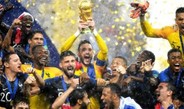  আন্তর্জাতিক ফুটবলকে বিদায় বলে দিলেন ফ্রান্সের বিশ্বকাপজয়ী অধিনায়ক