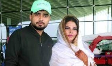 হানিমুনের আগে স্বামীর সঙ্গে ওমরাহ পালনের ইচ্ছা রাখি সায়ন্তের