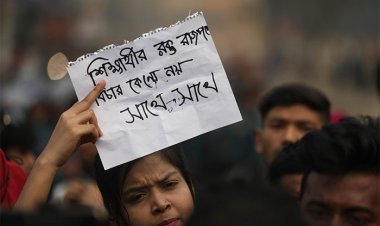 বিমানবন্দর সড়ক ছাড়লো শিক্ষার্থীরা