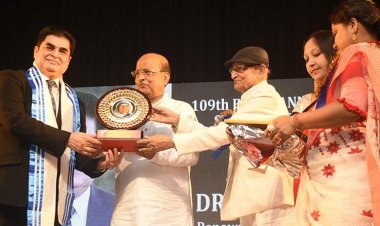  কলকাতায় মাদার তেরেসা অ্যাওয়ার্ড পেলেন দুই বাংলাদেশি