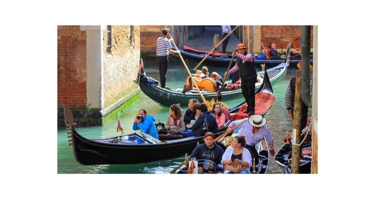 লম্বা ছুটিতে তিল ধারণের ঠাঁই নেই ইতালির পর্যটন কেন্দ্রগুলোতে!