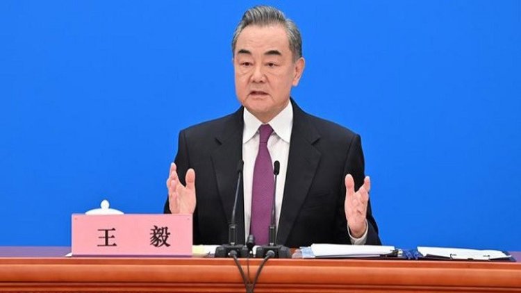 রাতে ঢাকায় দু'ঘন্টার যাত্রা বিরতি করবেন চীনের পররাষ্ট্রমন্ত্রী