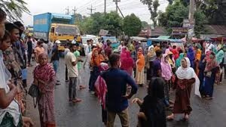  গাজীপুরে মহাসড়ক অবরোধ করে শ্রমিকদের বিক্ষোভ
