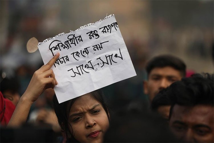 বিমানবন্দর সড়ক ছাড়লো শিক্ষার্থীরা