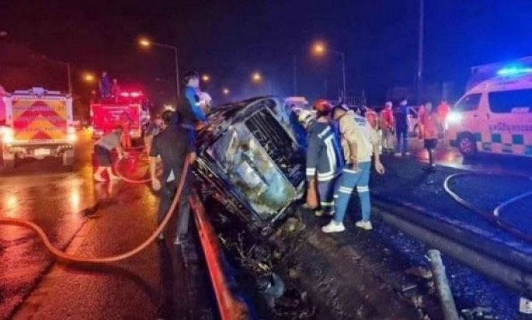 দুর্ঘটনার পর গাড়িতে আগুন ধরে শিশুসহ ১১ জনের মৃত্যু