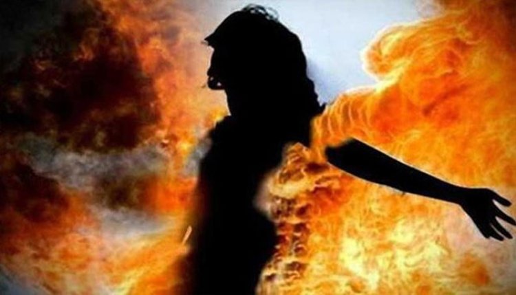 কুলিয়ারচরে কুপ্রস্তাবে রাজি না হওয়ায় পুড়িয়ে হত্যার চেষ্টা
