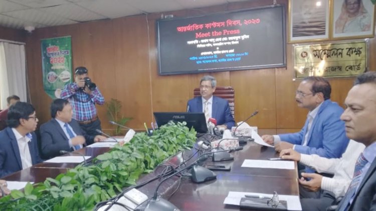 ডলার ক্রাইসিস বলে আতঙ্ক ছড়াবেন না: এনবিআর চেয়ারম্যান