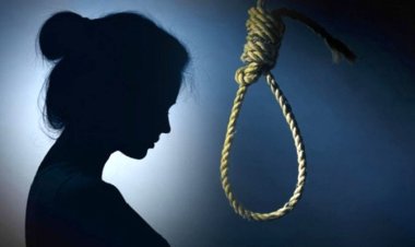 মাকে রুমে আটকে রেখে ছাত্রীর আত্মহত্যা