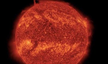 ভেঙে পড়েছে সূর্যের বিশাল খণ্ড, বিজ্ঞানীরা হতবাক