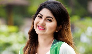 তিন মাধ্যমে সরব স্পর্শিয়া