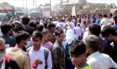 গাজীপুরে অধ্যক্ষের পদত্যাগের দাবিতে বিক্ষোভ, ভাংচুর