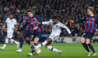 রেফারির কারণে ম্যানইউকে হারাতে পারেনি বার্সা!