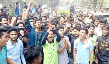 মহানন্দা সেতুর টোলপ্লাজায় অধ্যক্ষ লাঞ্ছিত, শিক্ষার্থীদের সড়ক অবরোধ