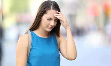 মেনোপোজ ও অনিয়মিত ঋতুচক্র কি চুল পড়ার জন্য দায়ী