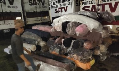 এসএ পরিবহন থেকে ৫২ লাখ টাকার গার্মেন্টস কাপড় আটক