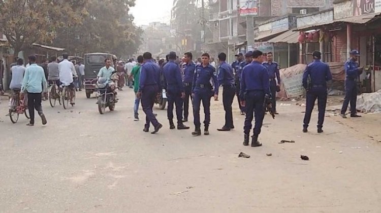 ফুল দেওয়া নিয়ে বিএনপি-ছাত্রলীগের সংঘর্ষ, আহত ৬