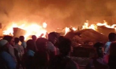 গাজীপুরে ১০টি ঝুটের গুদাম আগুনে পুড়ে ছাই