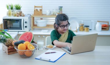 বুদ্ধি বাড়াতে যে ৫ খাবার খাবেন