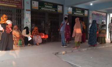 খুলনায় চলছে চিকিৎসকদের কর্মবিরতি