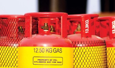 ১২ কেজি এলপিজির দাম ৭৬ টাকা কমলো