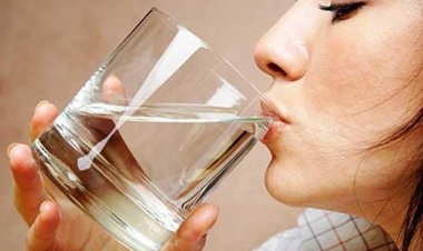 ত্বক ভালো রাখার জন্য কতটুকু পানি পান করতে হবে?