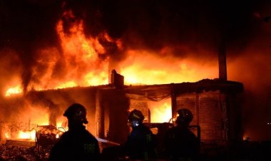 বড়াইগ্রামে আগুনে পুড়ে দুই শিশুসন্তানসহ মায়ের মৃত্যু