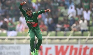 মিরাজের স্পিনে অসহায় ইংল্যান্ড