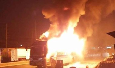 মানিকগঞ্জে শিক্ষা সফরের বাসে আগুন