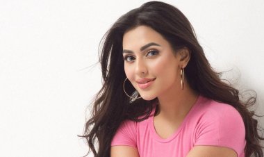 টানা ব্যস্ততায় নুসরাত ফারিয়া