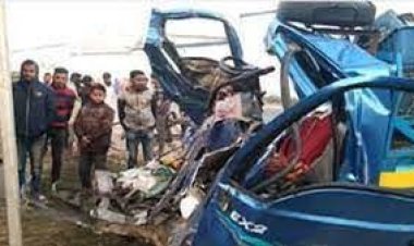 দিনাজপুরে বাস-পিকআপের মুখোমুখি সংঘর্ষে নিহত ৩