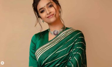 কীর্তি সুরেশ ১৩০ স্বর্ণমুদ্রা দিলেন শুটিং কর্মীদের