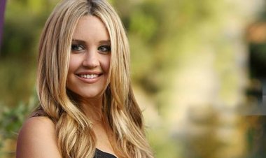 ব্যস্ত রাস্তায় অভিনেত্রীর কাণ্ড