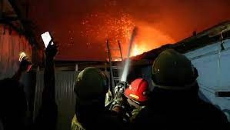 ইন্দোনেশিয়ায় তেলের ডিপোতে আগুন, নিহত ১৭