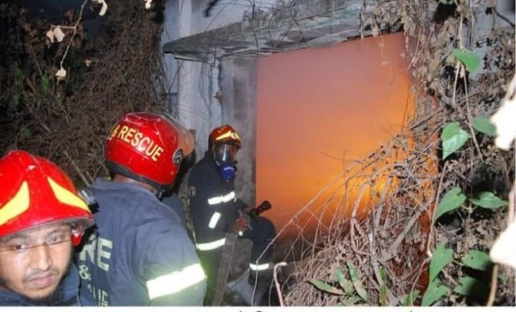 খুলনায় ম্যাচ ফ্যাক্টরিতে আগুন