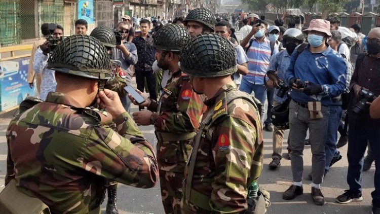 বিস্ফোরণস্থলে সেনাবাহিনীর বোম্ব ডিসপোজাল ইউনিট