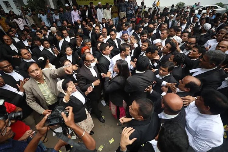 সুপ্রিম কোর্টের ইতিহাসে এ এক নজিরবিহীন ঘটনা