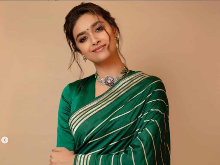 কীর্তি সুরেশ ১৩০ স্বর্ণমুদ্রা দিলেন শুটিং কর্মীদের