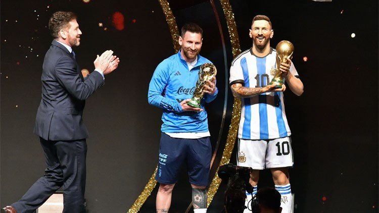 মেসিকে বিশ্ব ফুটবলের শাসক ঘোষণা